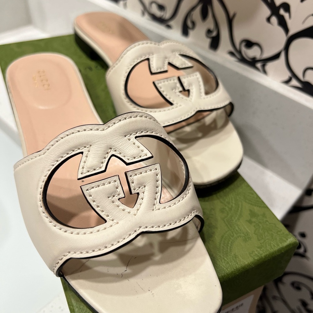 Gucci WOMEN'S SLIDE SANDAL WITH INTERLOCKING G 40/10